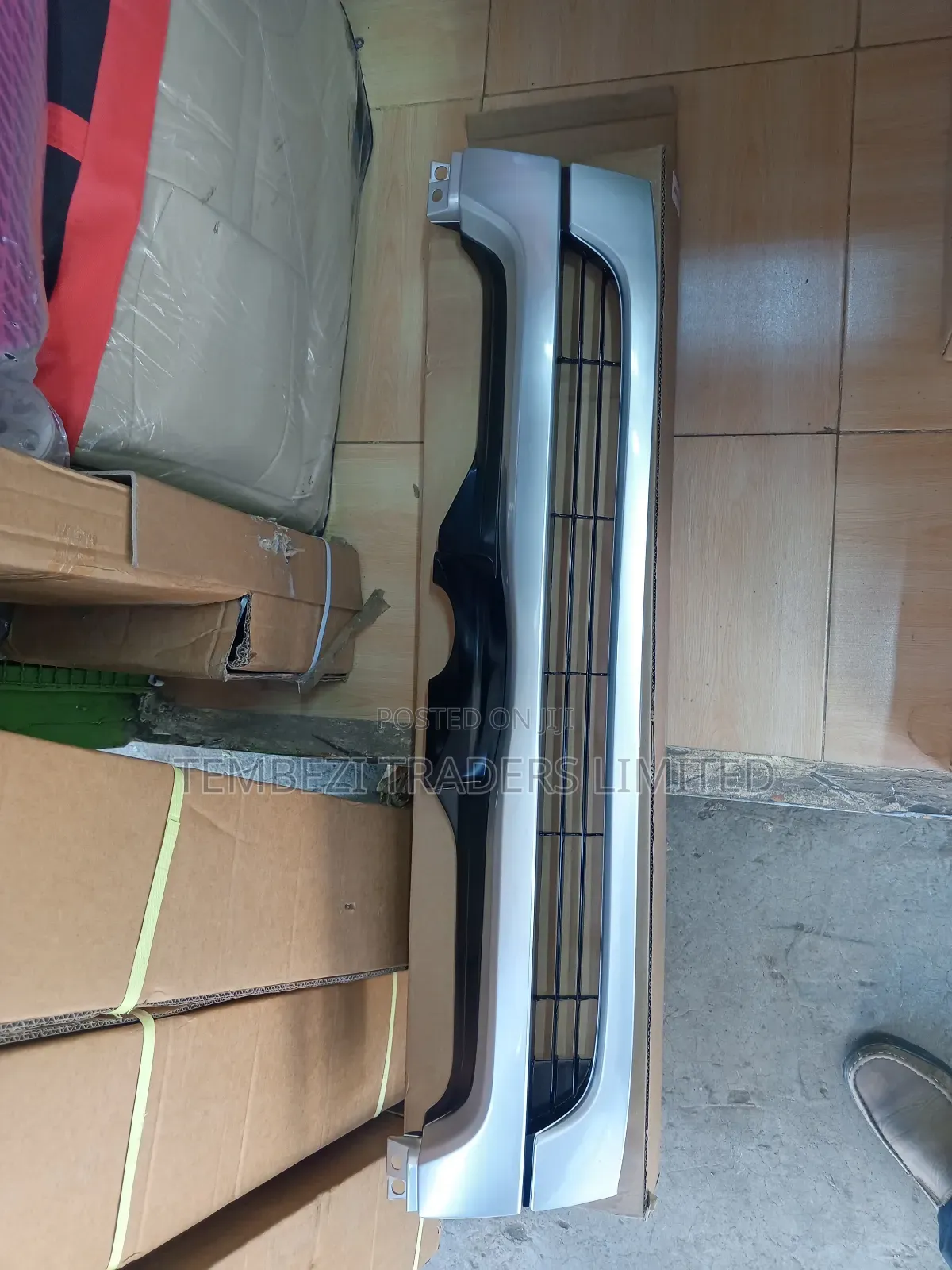 Grille Toyota Hiace 7l 2010 Model  Grey
