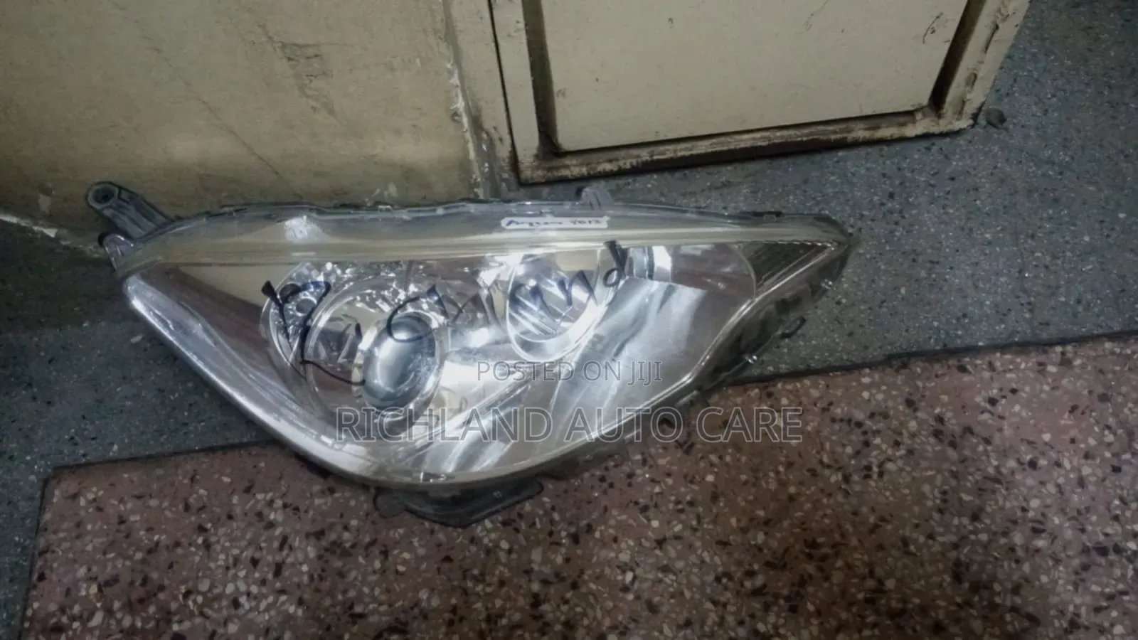 Toyota Aqua Headlamps