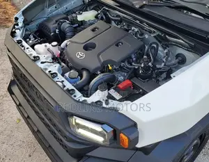 Toyota Hilux 2024 Off white