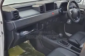 Toyota Hilux 2024 Off white