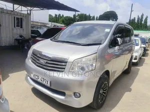 Toyota Noah 2013 Silver