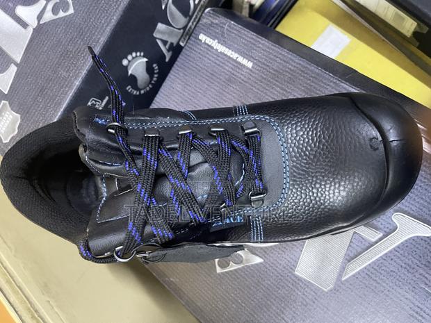 Safetyboots - main view