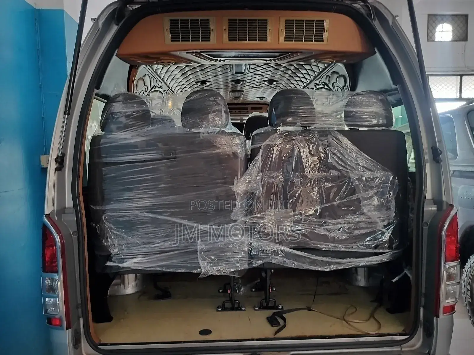Toyota Grand HiAce 2017 Silver