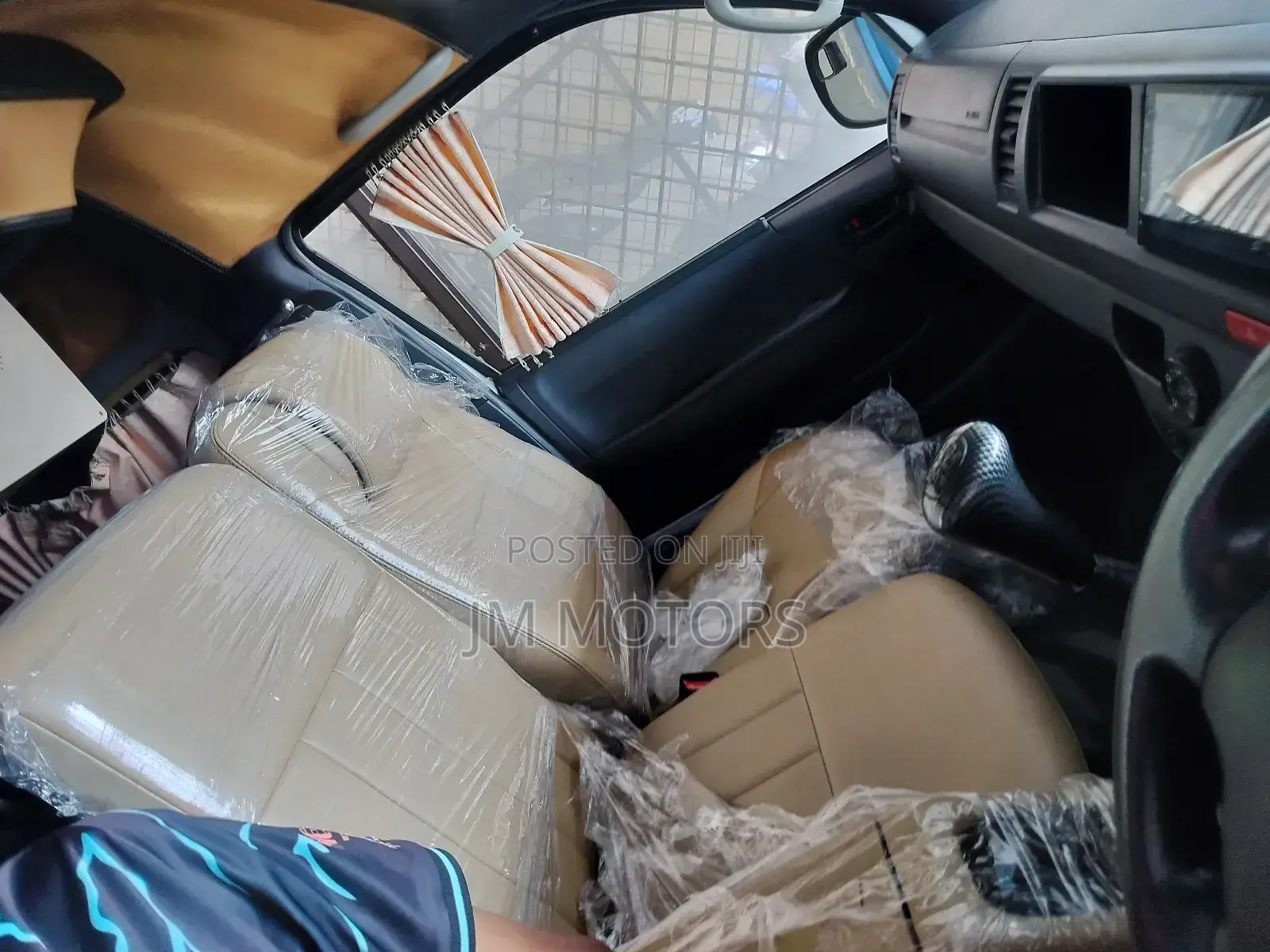Toyota Grand HiAce 2017 Silver