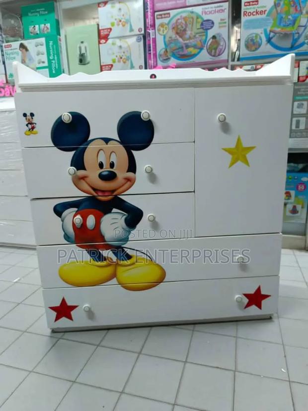 Modern Check Of Drawers 4 By 4 Fitt - main view