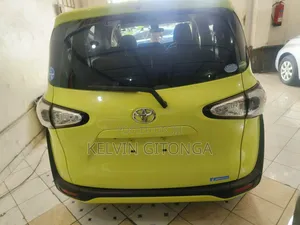 Toyota Sienta 2017 Yellow