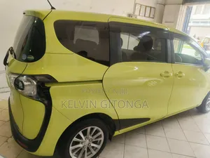 Toyota Sienta 2017 Yellow