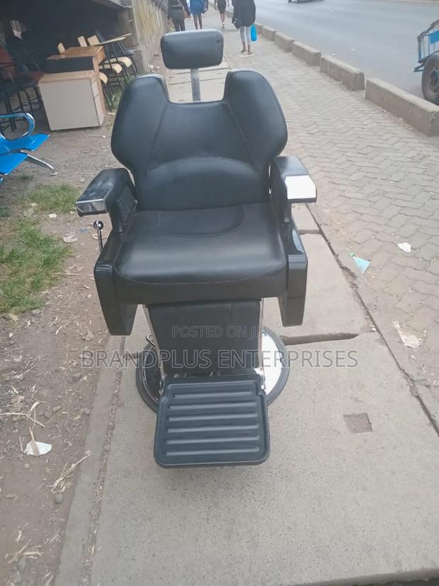 Used Executive Barber Seat - main view