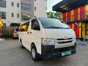 Toyota HiAce 2018 White