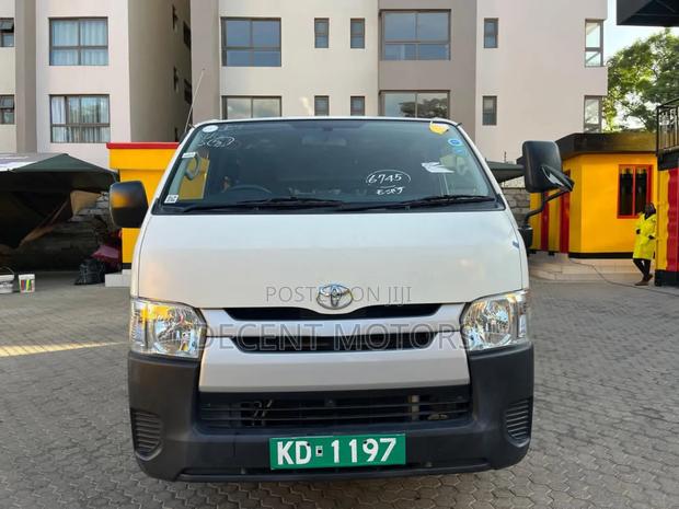 Toyota HiAce 2018 White