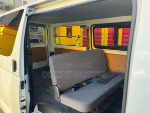 Toyota HiAce 2018 White