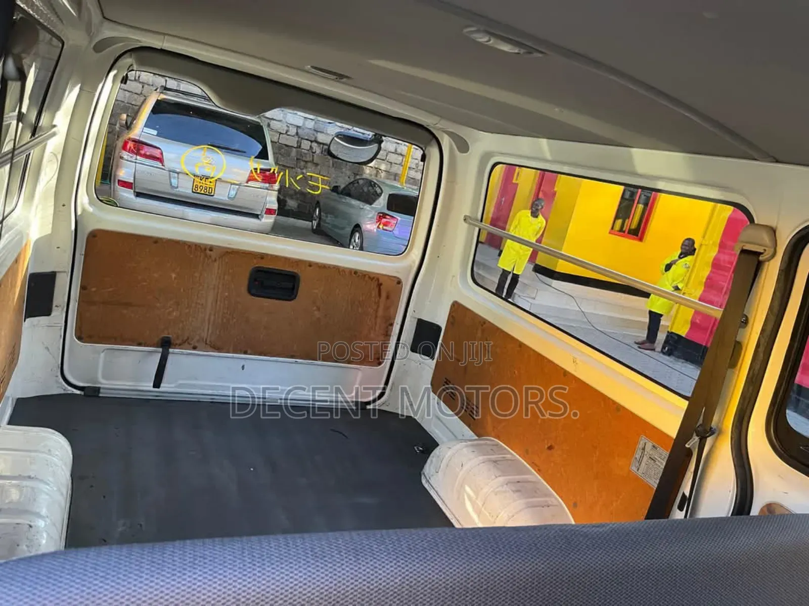 Toyota HiAce 2018 White