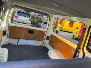 Toyota HiAce 2018 White
