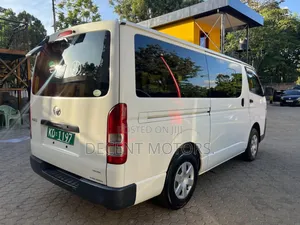Toyota HiAce 2018 White