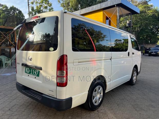 Toyota HiAce 2018 White - thumbnail 5