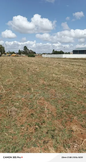 1/4 Plot Annex 100 Meters From Tarmac