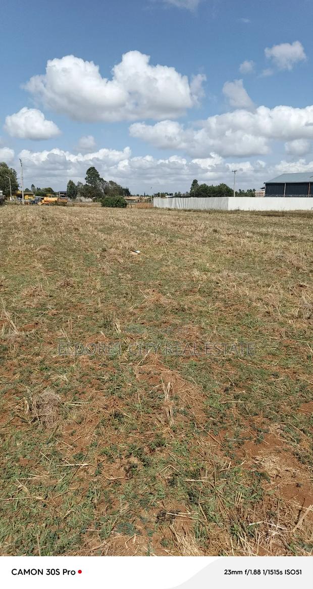 1/4 Plot Annex 100 Meters From Tarmac
