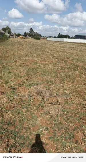 1/4 Plot Annex 100 Meters From Tarmac