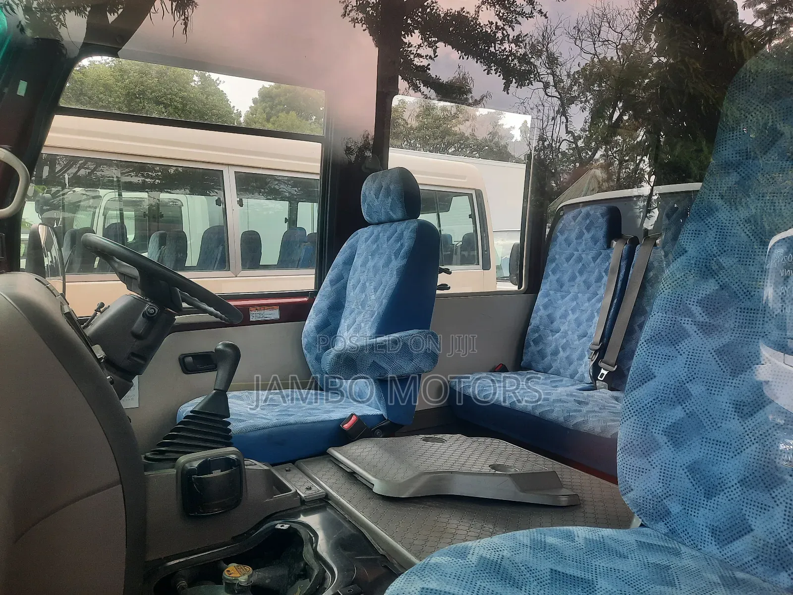 Mitsubishi Fuso Rosa 2018 Red