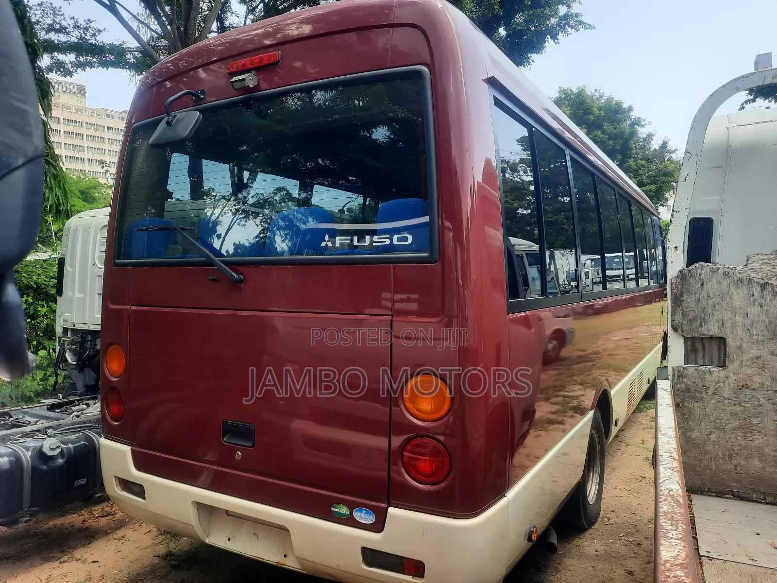 Mitsubishi Fuso Rosa 2018 Red