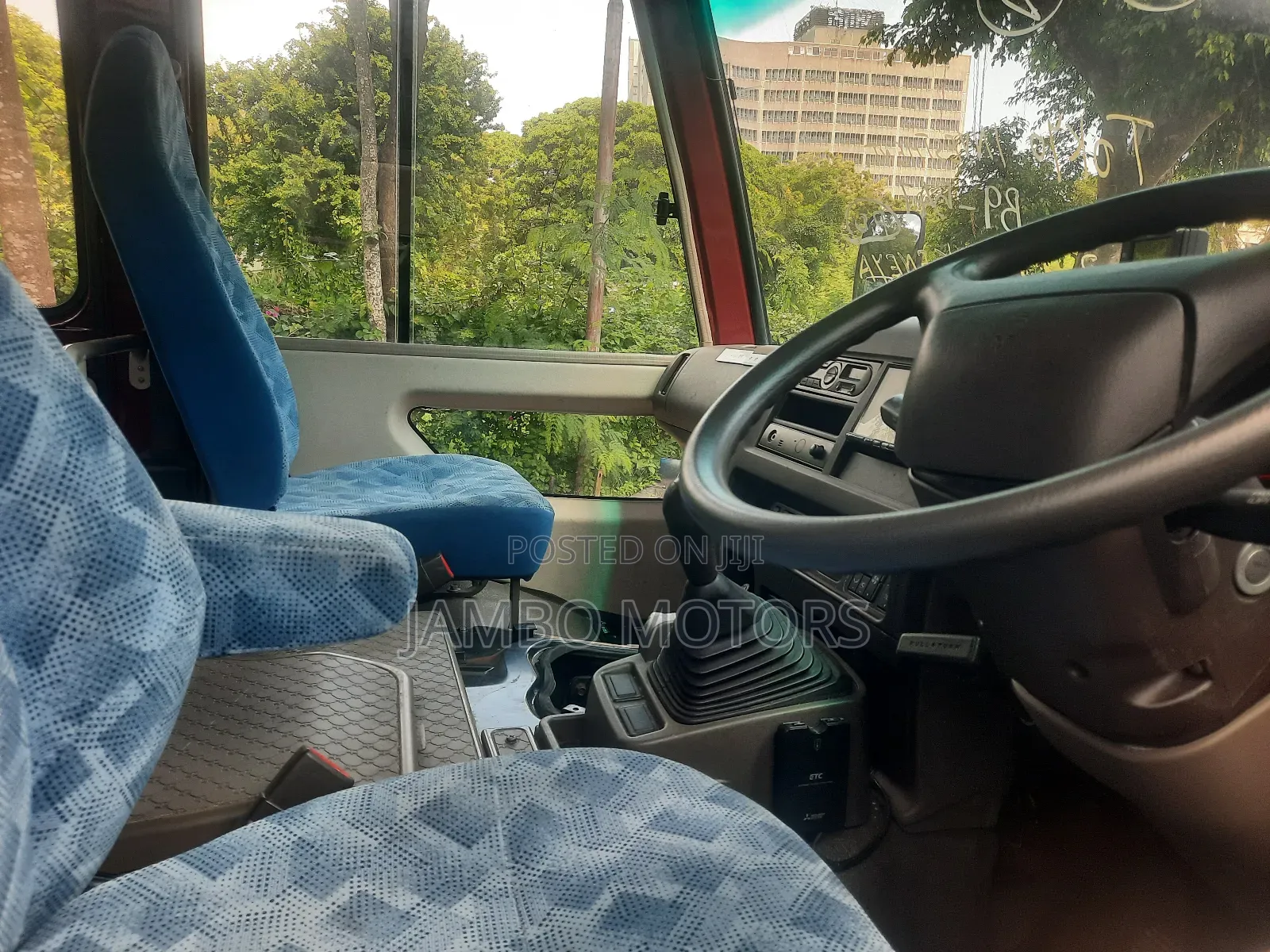 Mitsubishi Fuso Rosa 2018 Red