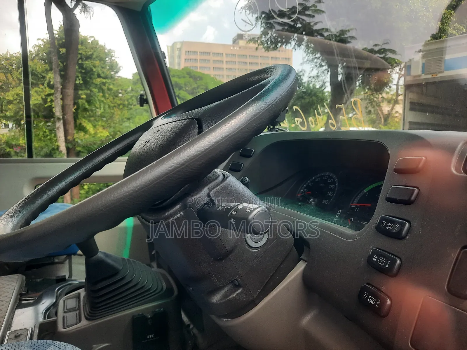 Mitsubishi Fuso Rosa 2018 Red