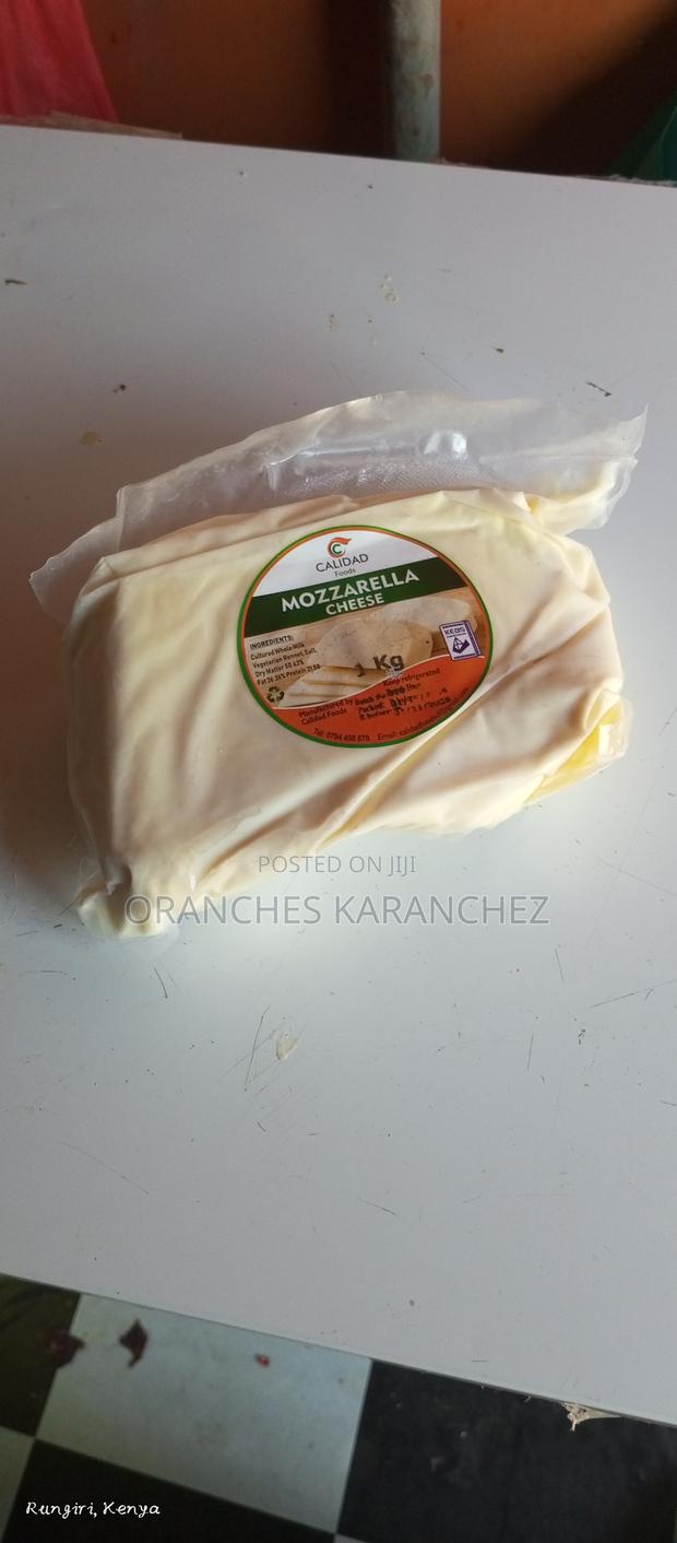 Mozzarella Cheese 1kg - thumbnail 3