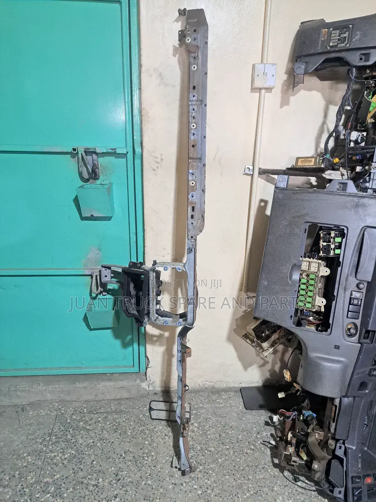 Isuzu FRR Dashboard Bracket