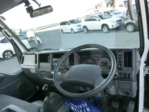 Isuzu Elf 2017