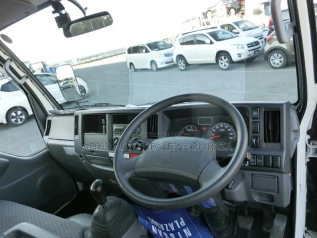 Isuzu Elf 2017 - thumbnail 5