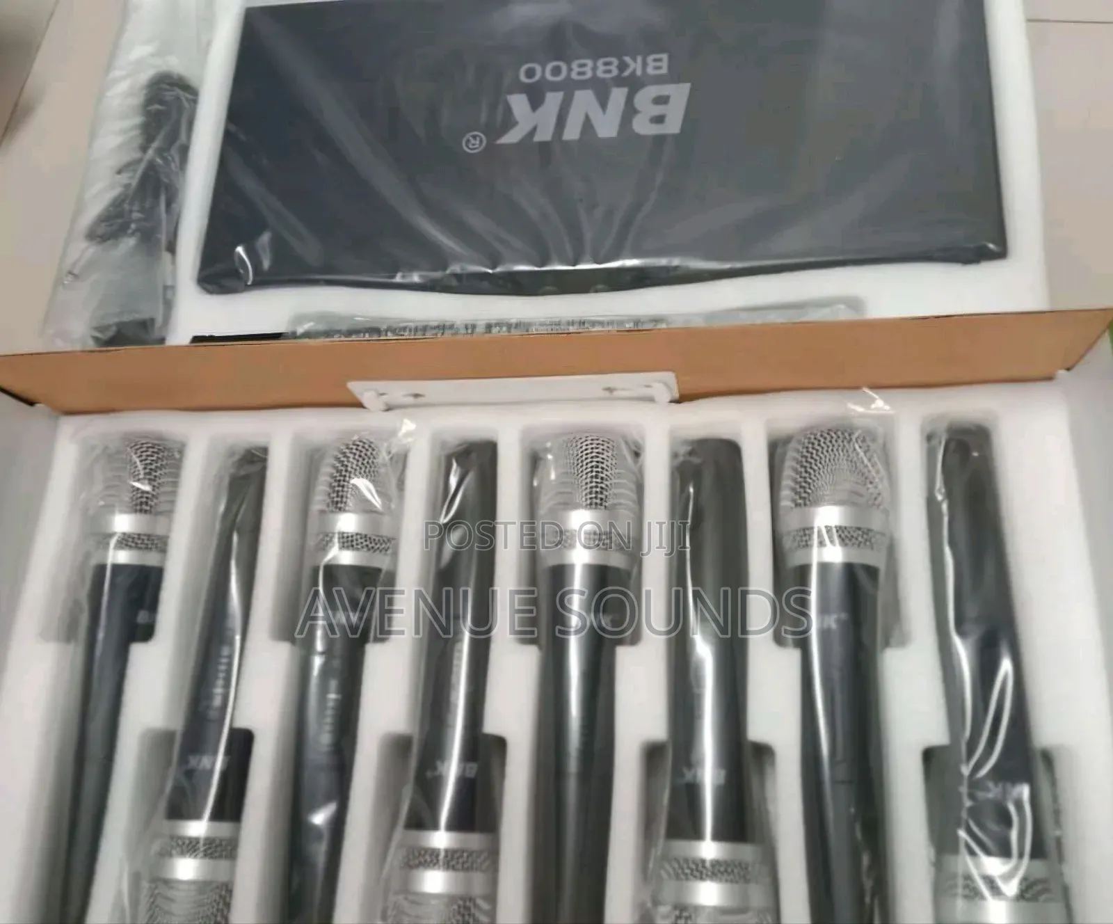 BNK UHF 8 Channels Wireless Microphones
