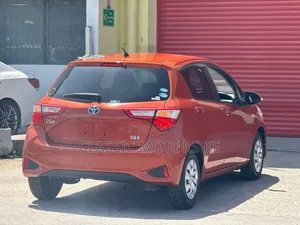 Toyota Vitz 1.5 FWD Hybrid 5dr 2018 Orange