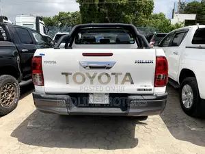 Toyota Hilux TRD White 4x4 2017 Off white