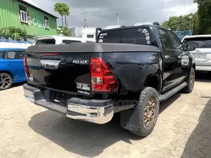 Toyota Hilux 2018 Matt Black
