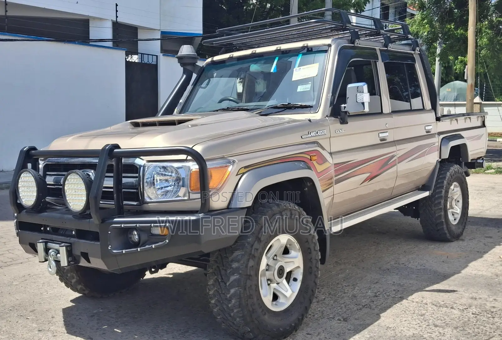 Toyota Land Cruiser 2023 Gold