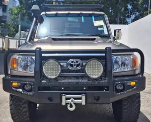 Toyota Land Cruiser 2023 Gold