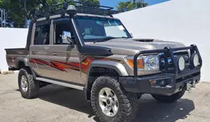 Toyota Land Cruiser 2023 Gold