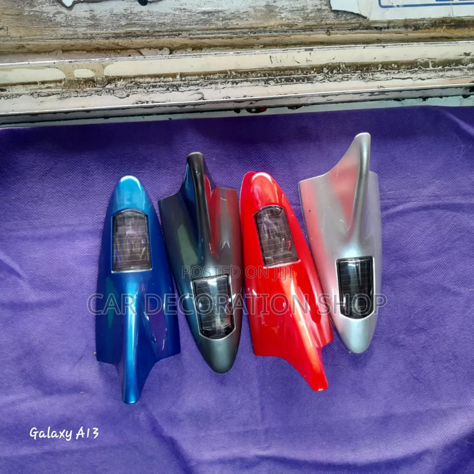 Solar Powered Colored Roof Antennae With Led Flashing Lighs