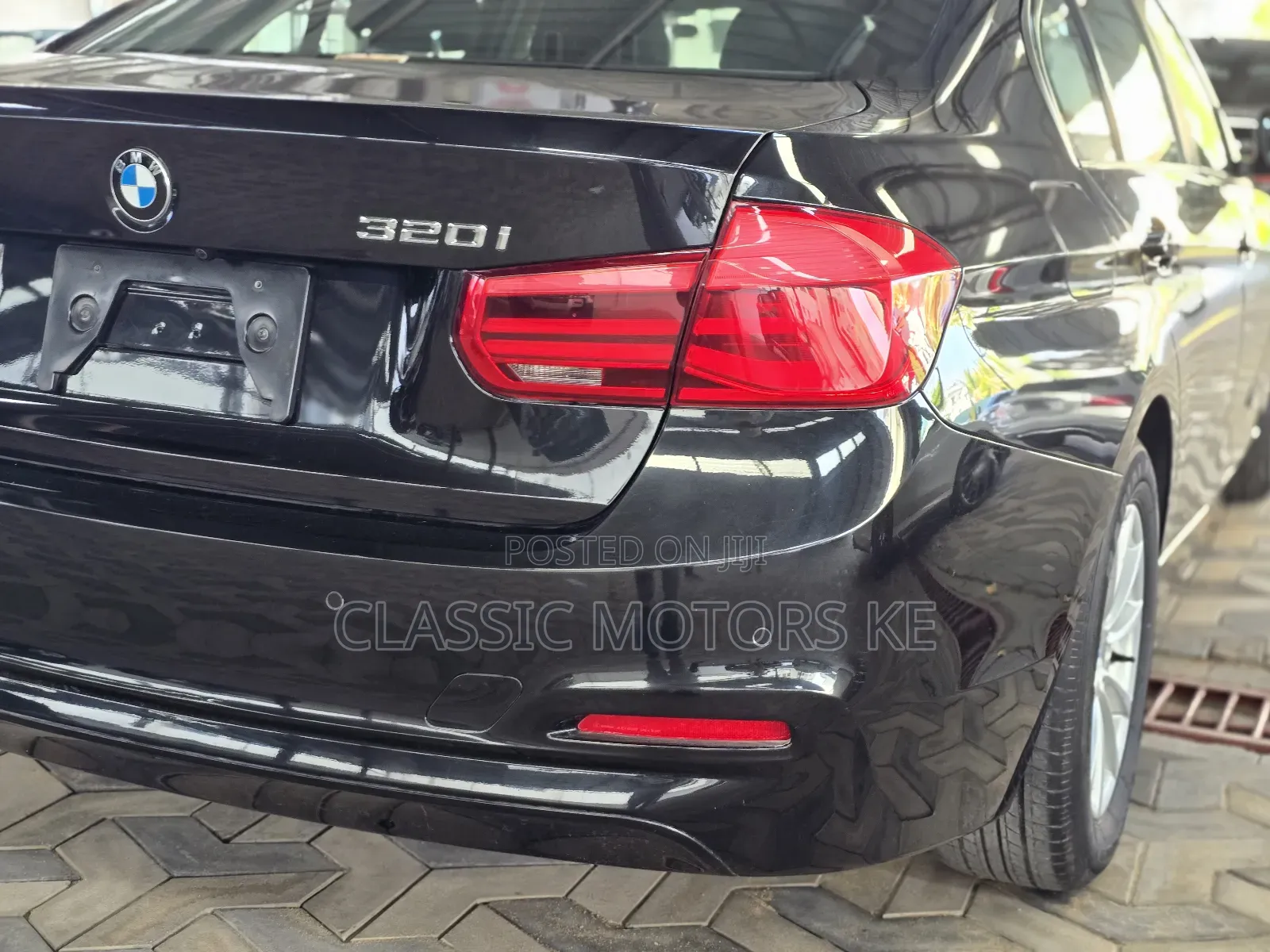 BMW 320i Sedan RWD 2017 Black