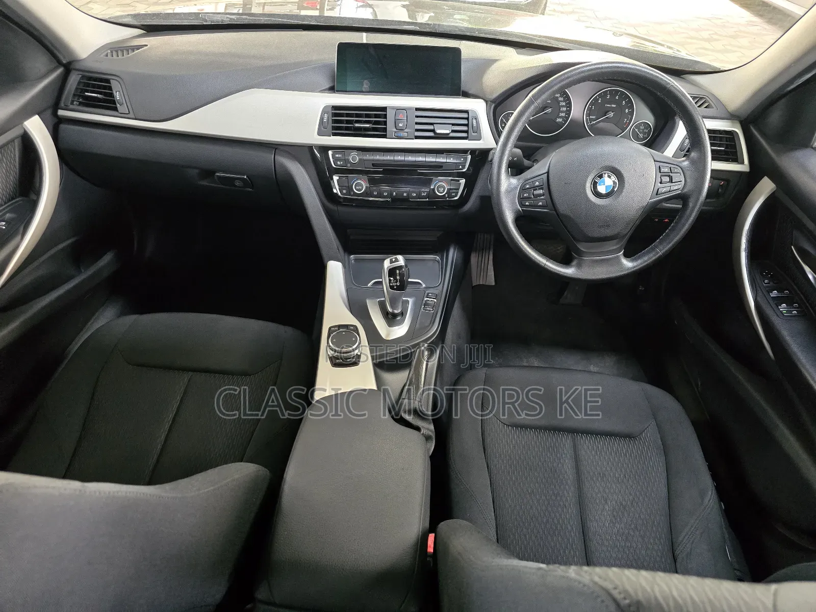 BMW 320i Sedan RWD 2017 Black