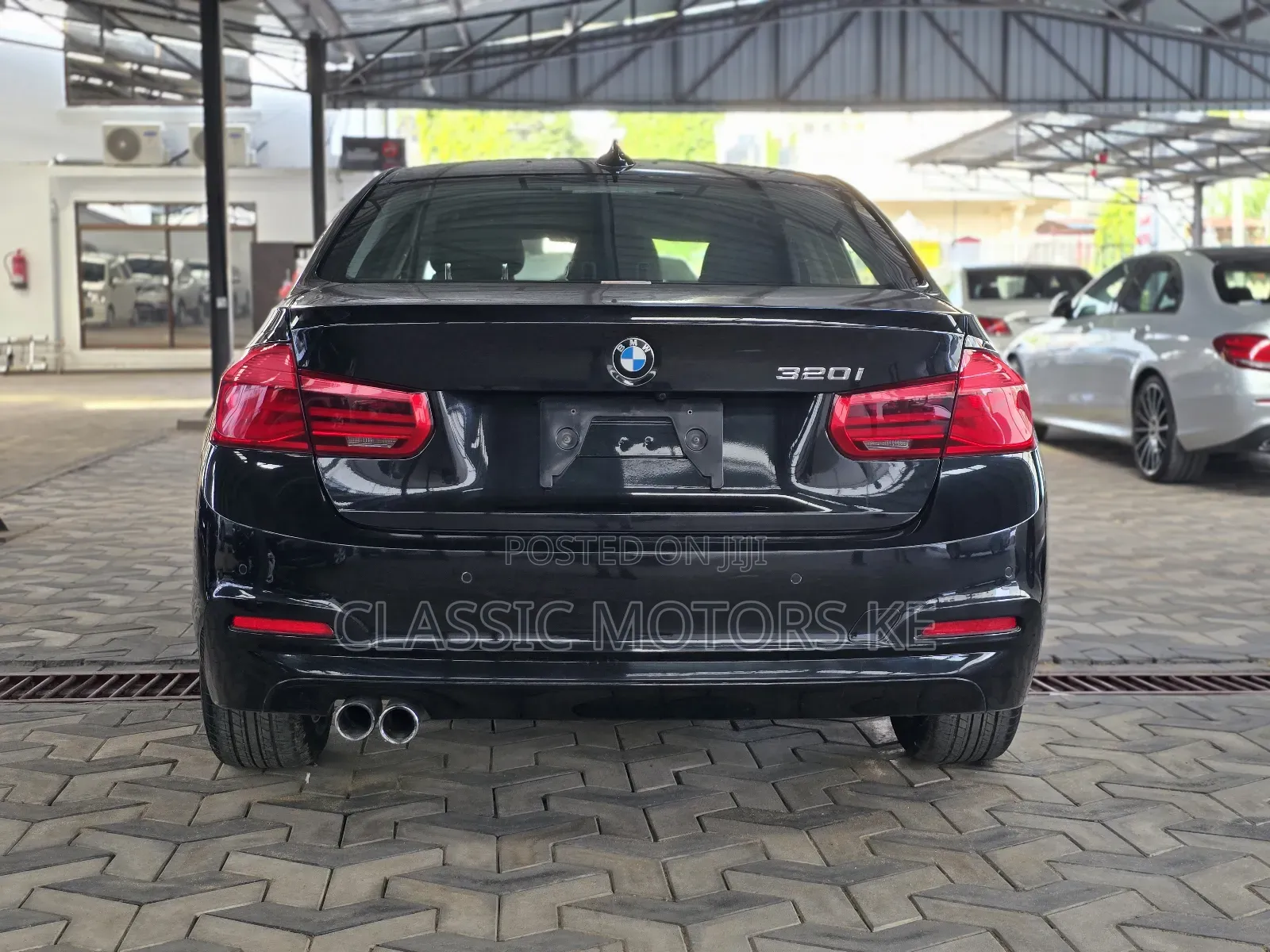BMW 320i Sedan RWD 2017 Black