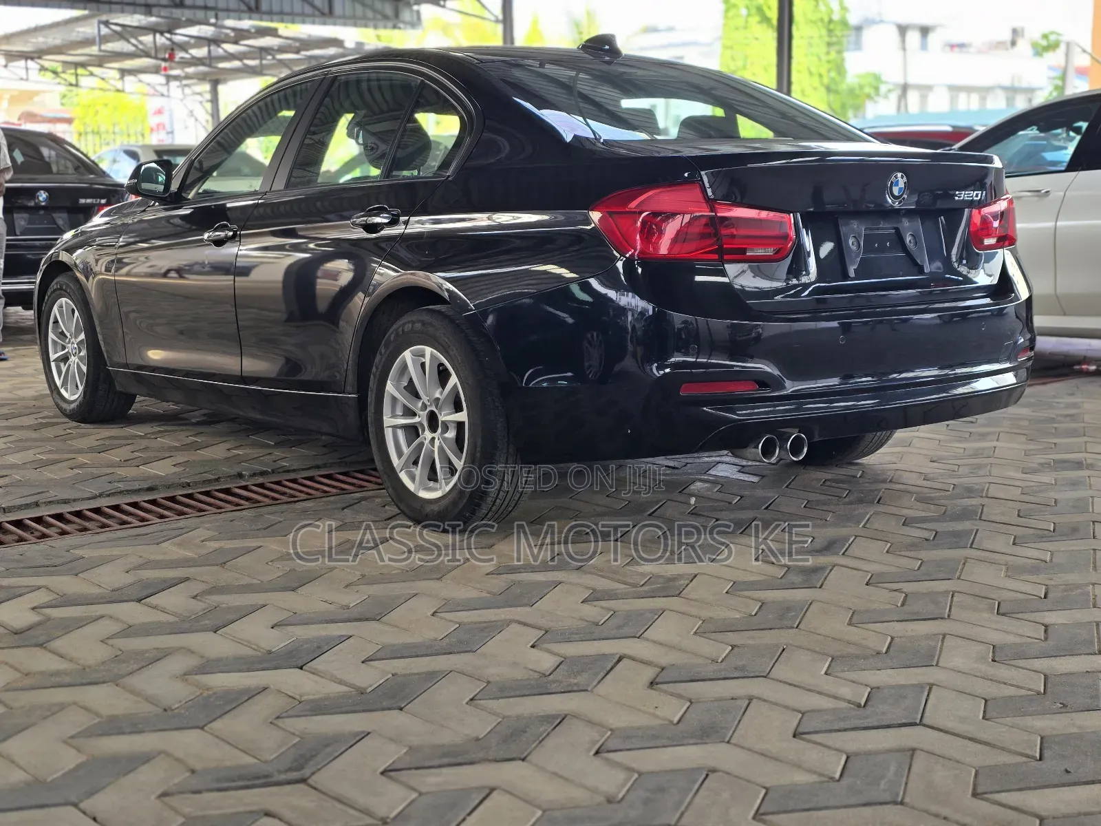 BMW 320i Sedan RWD 2017 Black