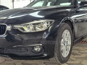 BMW 320i Sedan RWD 2017 Black