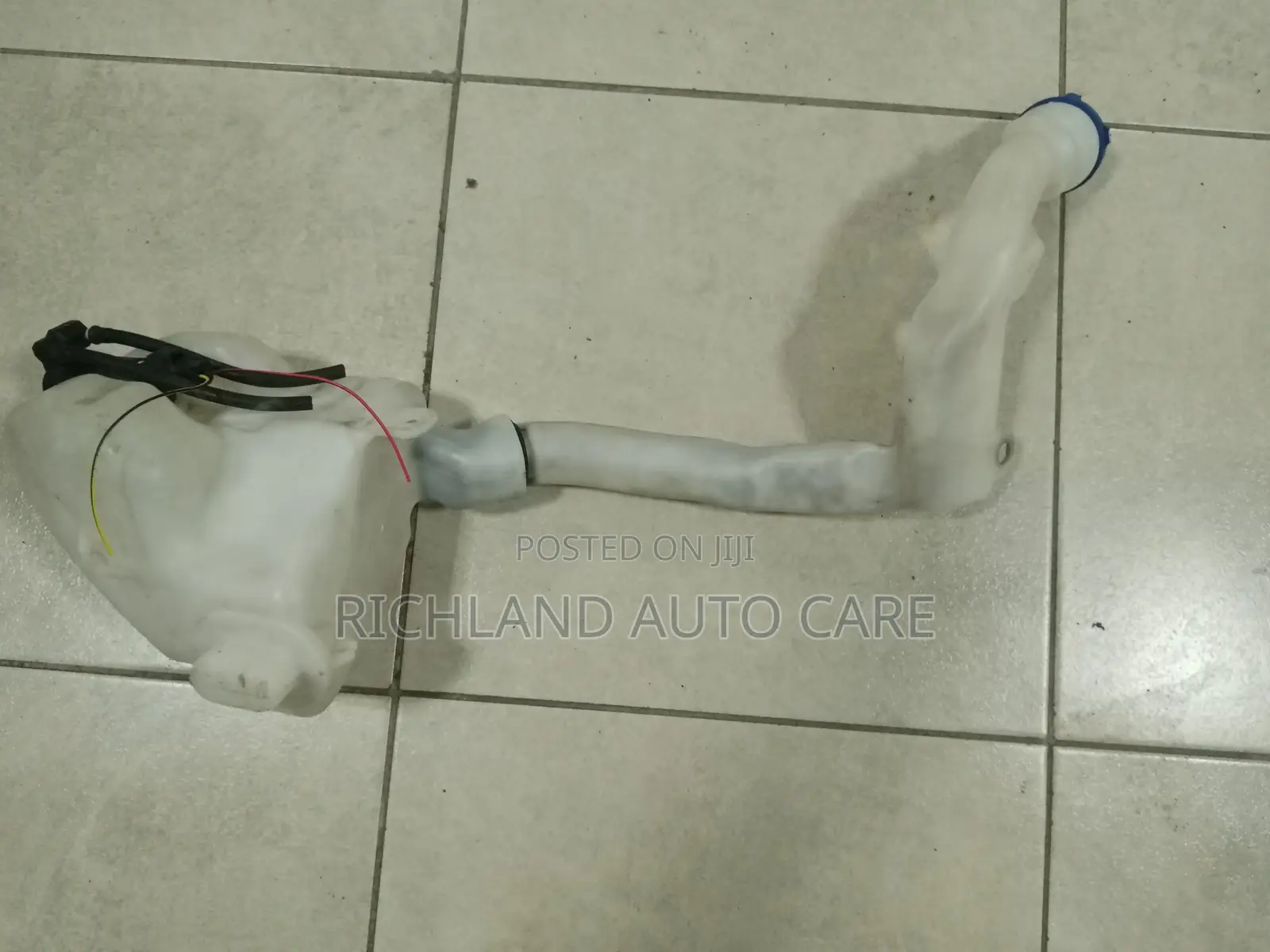 Wiper Washer Tank Bottle Peugeot 208, 2008. Citroen C3, Ds3