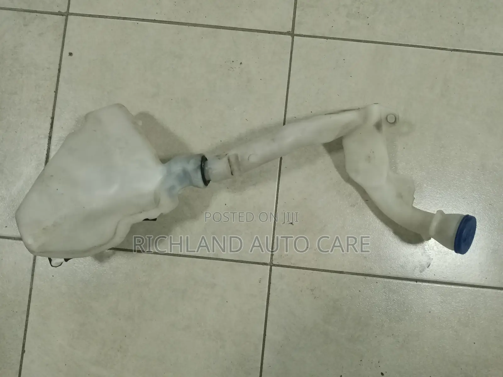 Wiper Washer Tank Bottle Peugeot 208, 2008. Citroen C3, Ds3