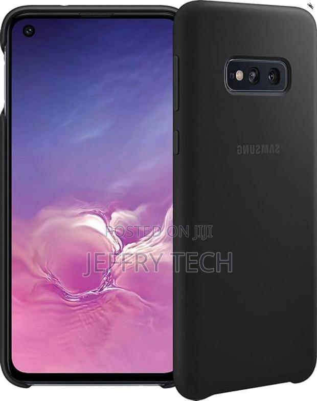 Samsung Galaxy S10e Soft Touch Silicon Cover - Black - main view