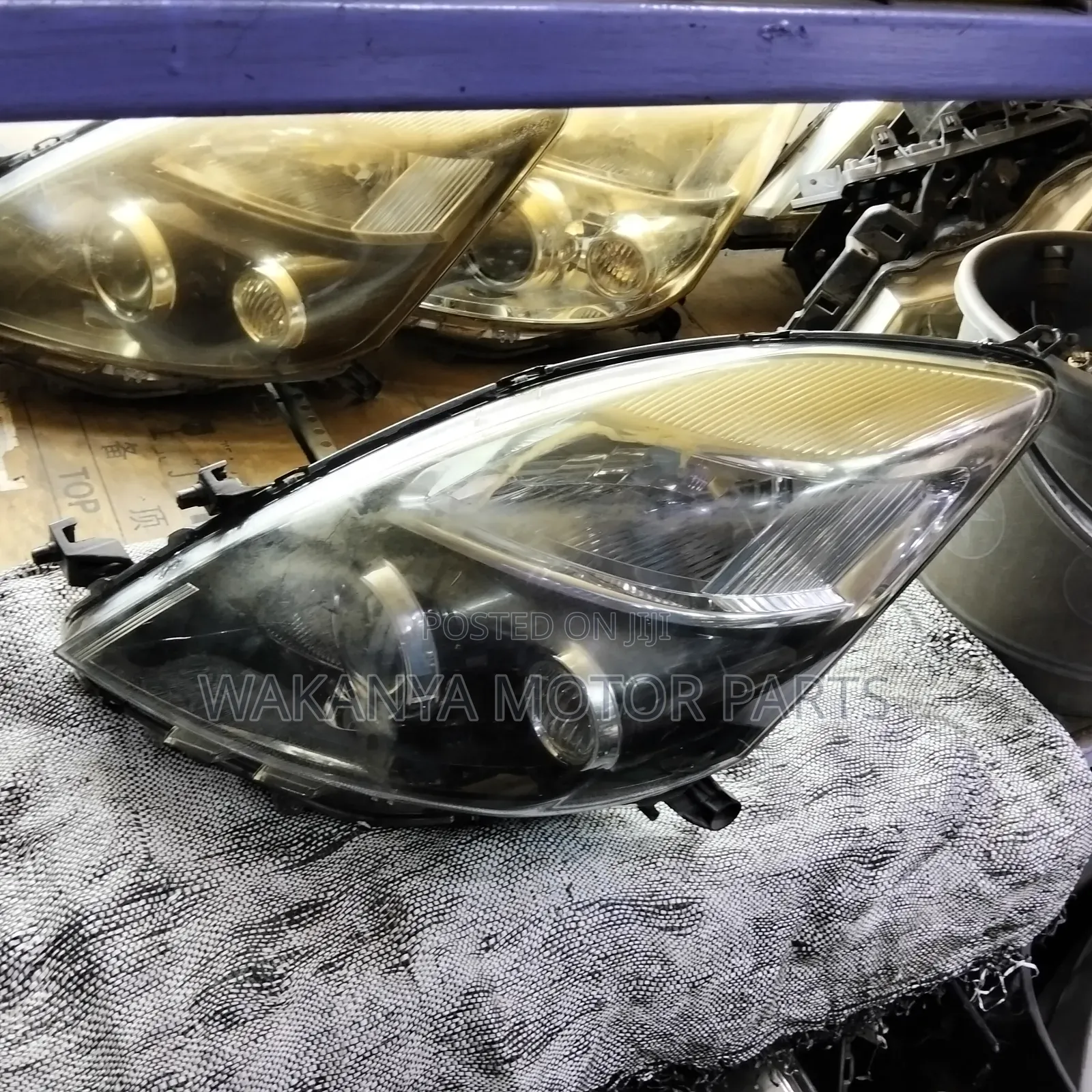 Toyota Isis 2012 Ex Japan Zenon Headlight