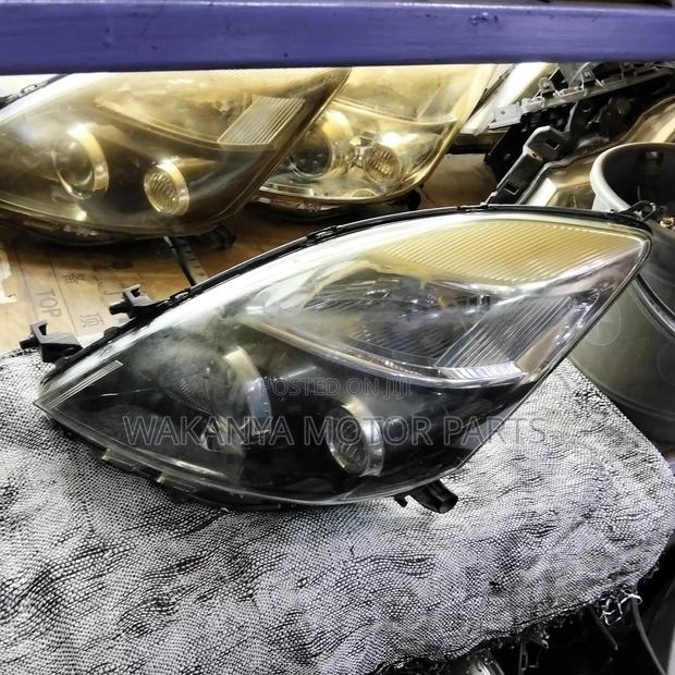 Toyota Isis 2012 Ex Japan Zenon Headlight