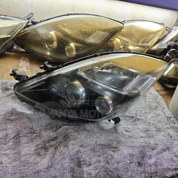 Toyota Isis 2012 Ex Japan Zenon Headlight - thumbnail 2