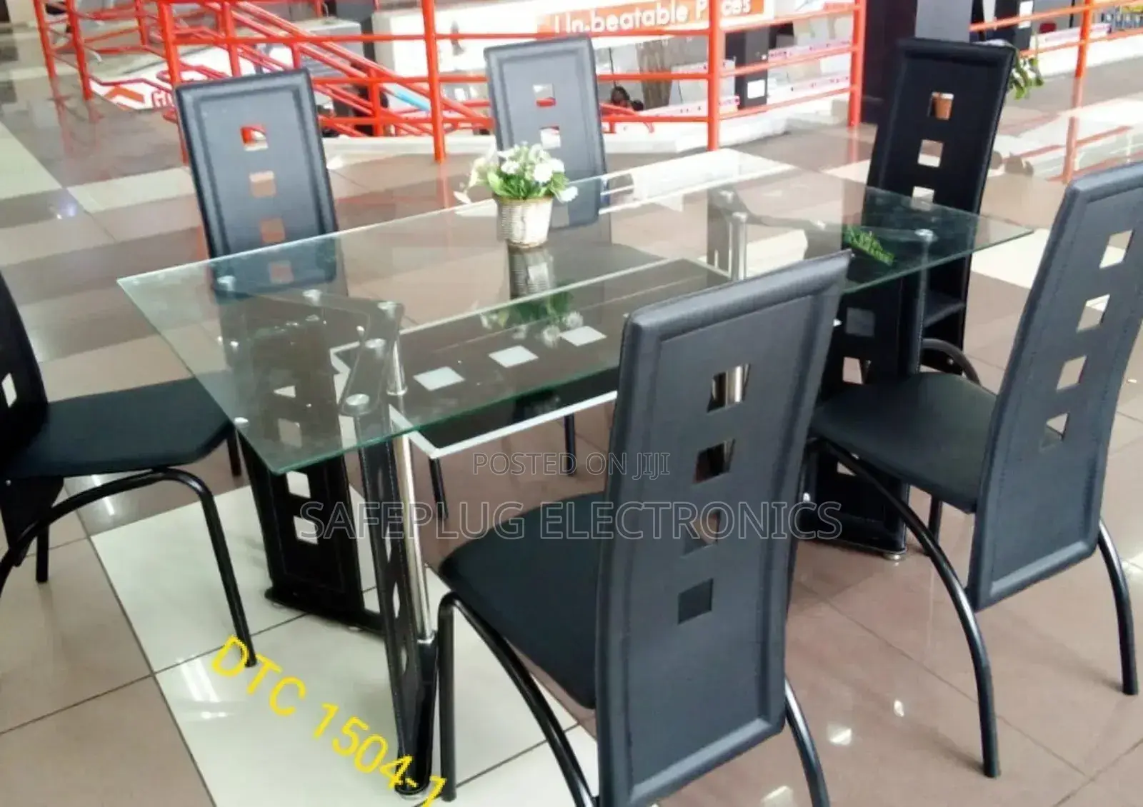 Luxurious 6 Glass Seater Dinning Table Set